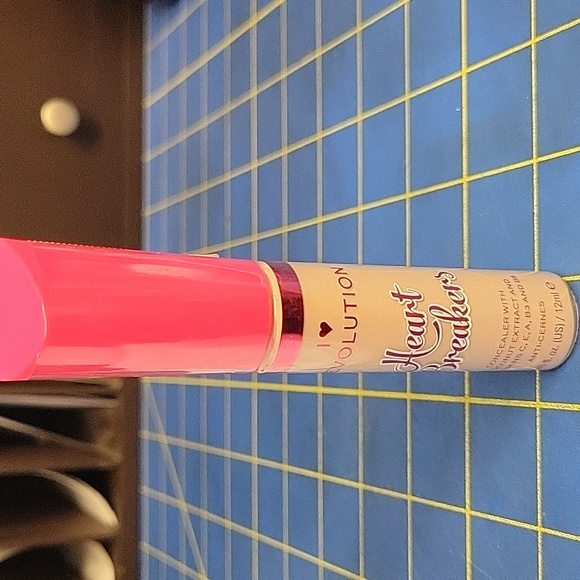I ❤️ Revolution Heart Breaker Concealer 12ml Custard New - Picture 1 of 6